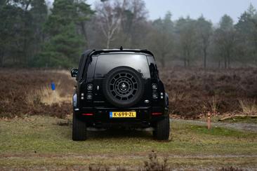 Land Rover Defender 110 P400e — photo 11