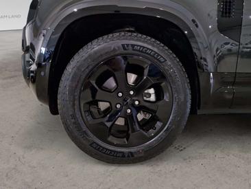 Land Rover Defender 90 D200 MHEV — photo 9