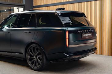 Land Rover Range Rover P550e — photo 12
