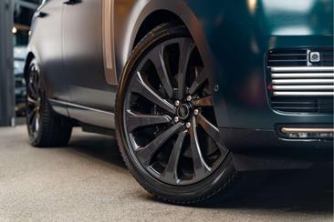 Land Rover Range Rover P550e — photo 13