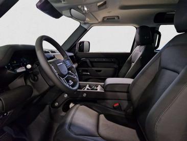 Land Rover Defender 90 D200 MHEV — photo 11