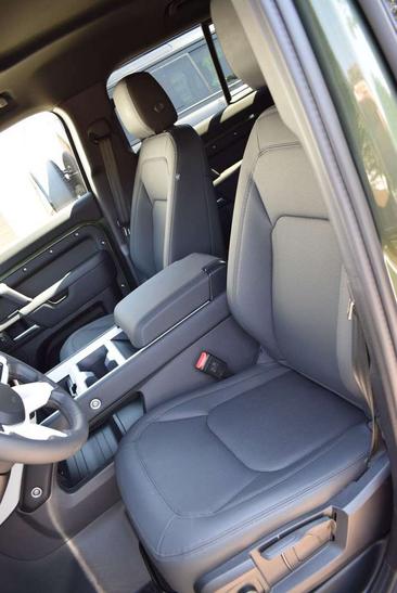 Land Rover Defender 110 Hard Top D250 — photo 13