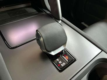 Land Rover Discovery Sport P270e — photo 16