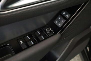 Land Rover Range Rover Velar P400 — photo 18
