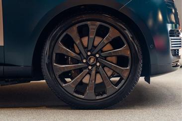 Land Rover Range Rover P550e — photo 14