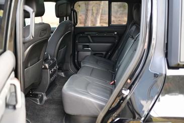 Land Rover Defender 110 P400e — photo 14