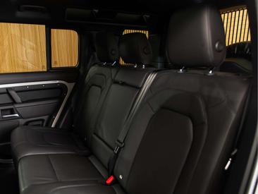 Land Rover Defender 130 D300 MHEV — photo 15