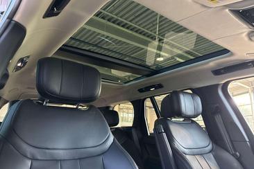 Land Rover Range Rover P550e — photo 13