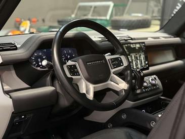 Land Rover Defender 90 D250 MHEV — photo 9
