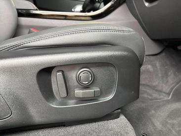 Land Rover Range Rover Velar P400e — photo 11