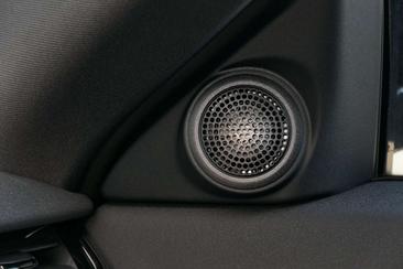 Land Rover Range Rover Evoque P300e — photo 13