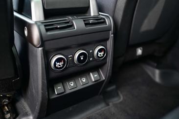 Land Rover Defender 110 P400e — photo 16