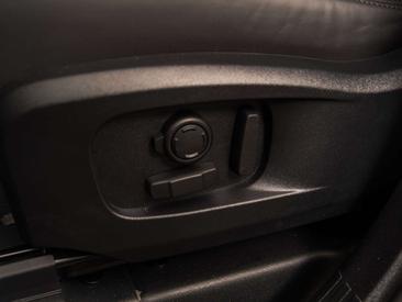 Land Rover Defender 130 D300 MHEV — photo 18