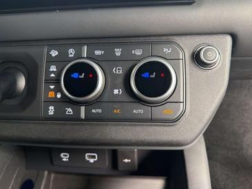 Land Rover Defender 110 D300 MHEV — photo 12