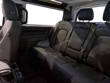 Land Rover Defender 90 D200 MHEV — photo 16