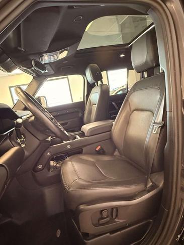 Land Rover Defender 90 D200 MHEV — photo 8