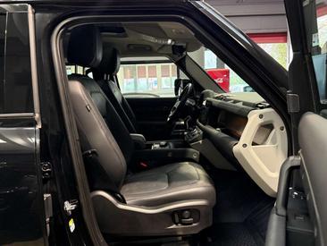 Land Rover Defender 90 D250 MHEV — photo 12