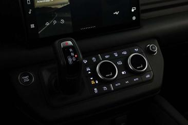 Land Rover Defender 110 V8 (P525) — photo 23