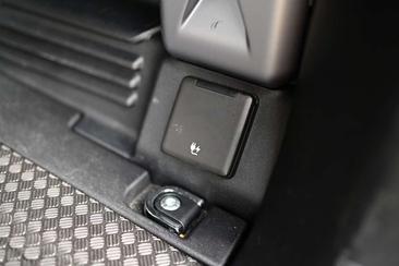 Land Rover Defender 110 P400e — photo 18
