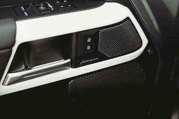 Land Rover Defender 90 Hard Top D250 — photo 12