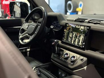 Land Rover Defender 90 D250 MHEV — photo 13