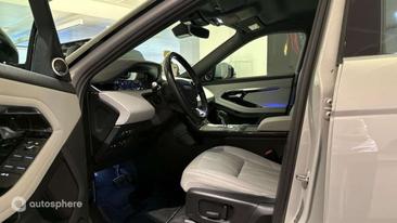 Land Rover Range Rover Evoque P300e — photo 12