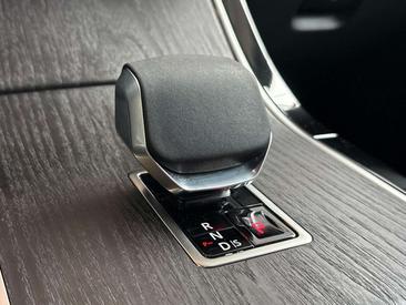 Land Rover Range Rover Velar P400e — photo 16