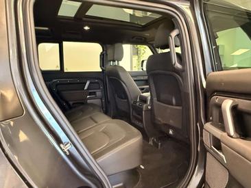 Land Rover Defender 90 D200 MHEV — photo 12