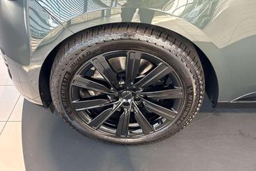 Land Rover Range Rover P550e — photo 21