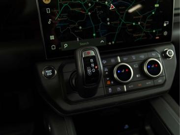 Land Rover Defender 130 D300 MHEV — photo 24