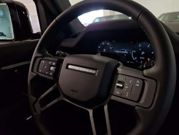 Land Rover Defender 90 D200 MHEV — photo 21