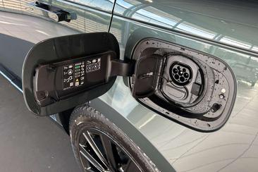 Land Rover Range Rover P550e — photo 22