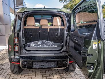 Land Rover Defender 90 D200 MHEV — photo 15
