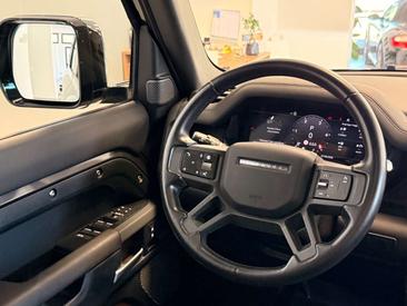 Land Rover Defender 90 D200 MHEV — photo 14