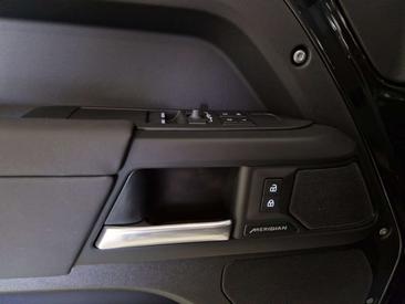 Land Rover Defender 90 D200 MHEV — photo 22