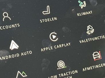 Land Rover Range Rover Velar P400e — photo 20