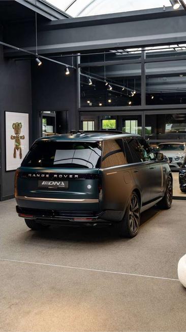 Land Rover Range Rover P550e — photo 25