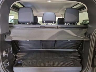 Land Rover Defender 90 D200 MHEV — photo 23