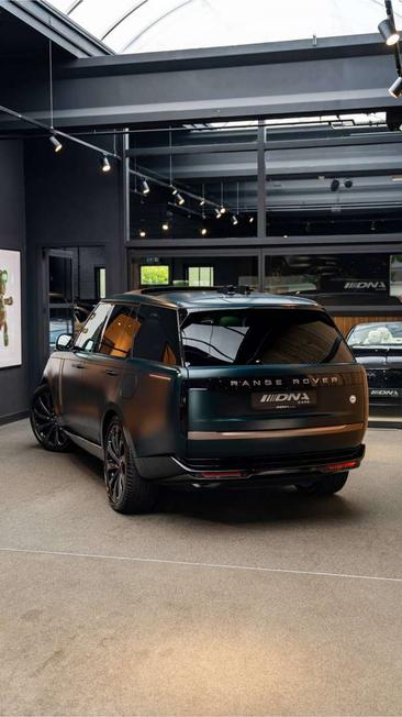 Land Rover Range Rover P550e — photo 26