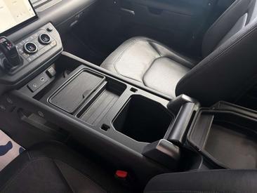 Land Rover Defender 110 D300 MHEV — photo 20