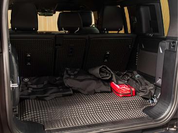 Land Rover Defender 130 D300 MHEV — photo 28
