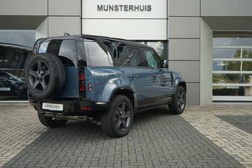 Land Rover Defender 110 X-Dynamic SE 2.0 P300e — photo 2