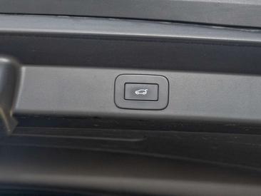 Land Rover Range Rover Sport P550e — photo 23
