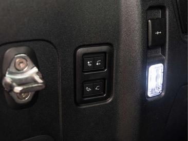 Land Rover Defender 130 D300 MHEV — photo 29