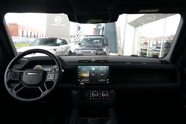 Land Rover Defender 110 X-Dynamic SE 2.0 P300e — photo 4