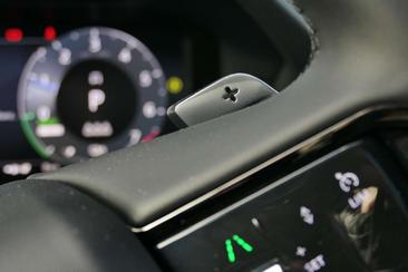 Land Rover Range Rover Evoque P300e — photo 28