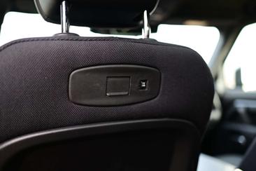 Land Rover Defender 110 P400e — photo 28