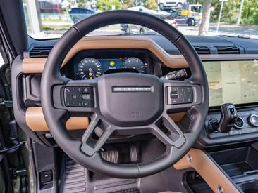 Land Rover Defender 90 D200 MHEV — photo 22