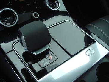 Land Rover Range Rover Velar SE R-DYNAMIC P250 — photo 9