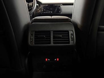 Land Rover Range Rover Velar P400e — photo 28